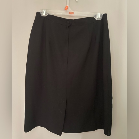 Size 12 100% polyester black skirt with sweeping front detail - Picture 3 of 6